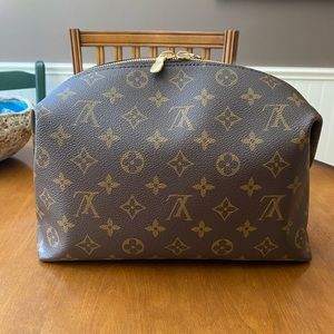 LV cosmetic pouch GM